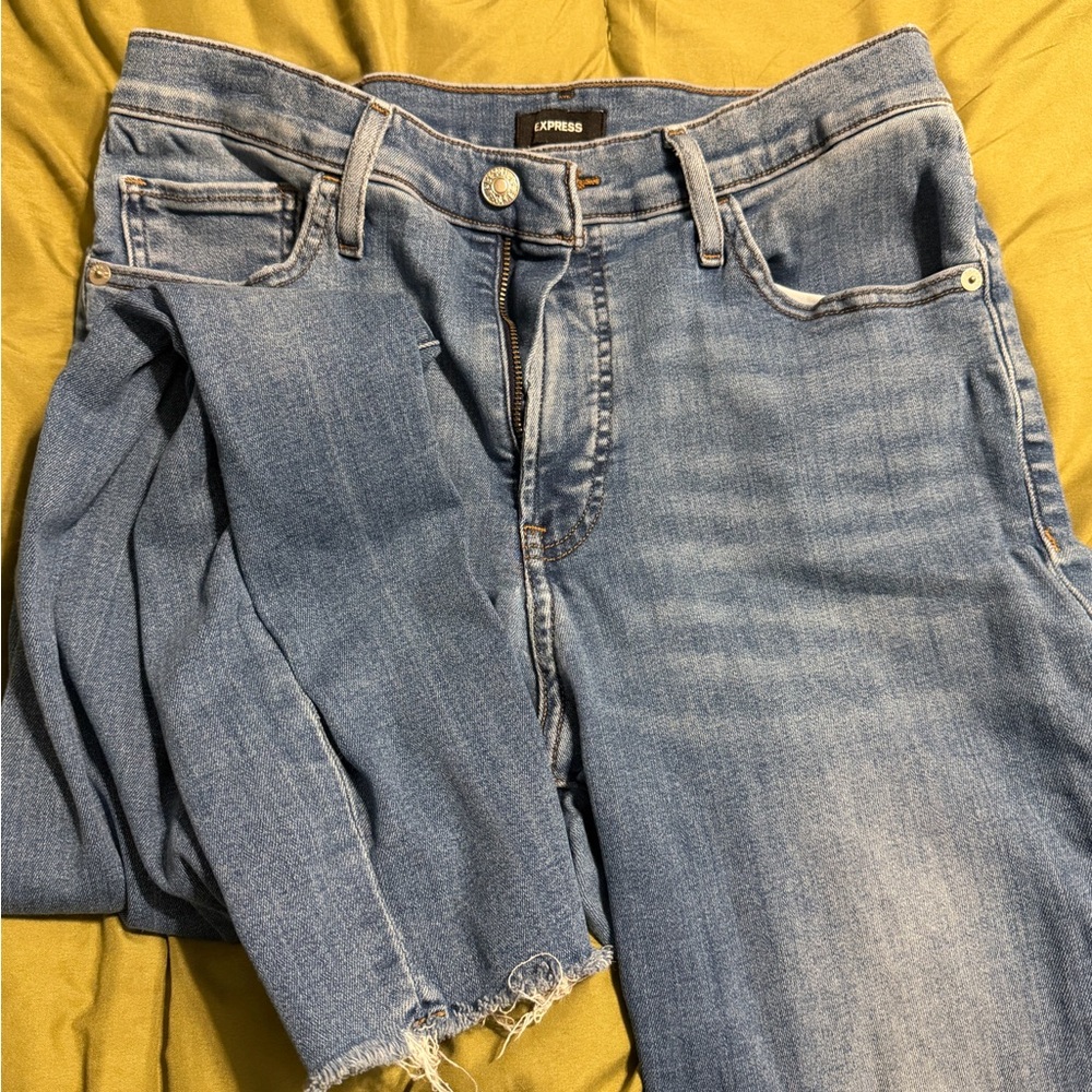 Express Women's Light Blue Cropped Jeans
